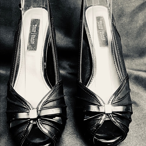 New Women’s WHITE HOUSE BLACK MARKET Platform Heels, Size 7 - Picture 1 of 7